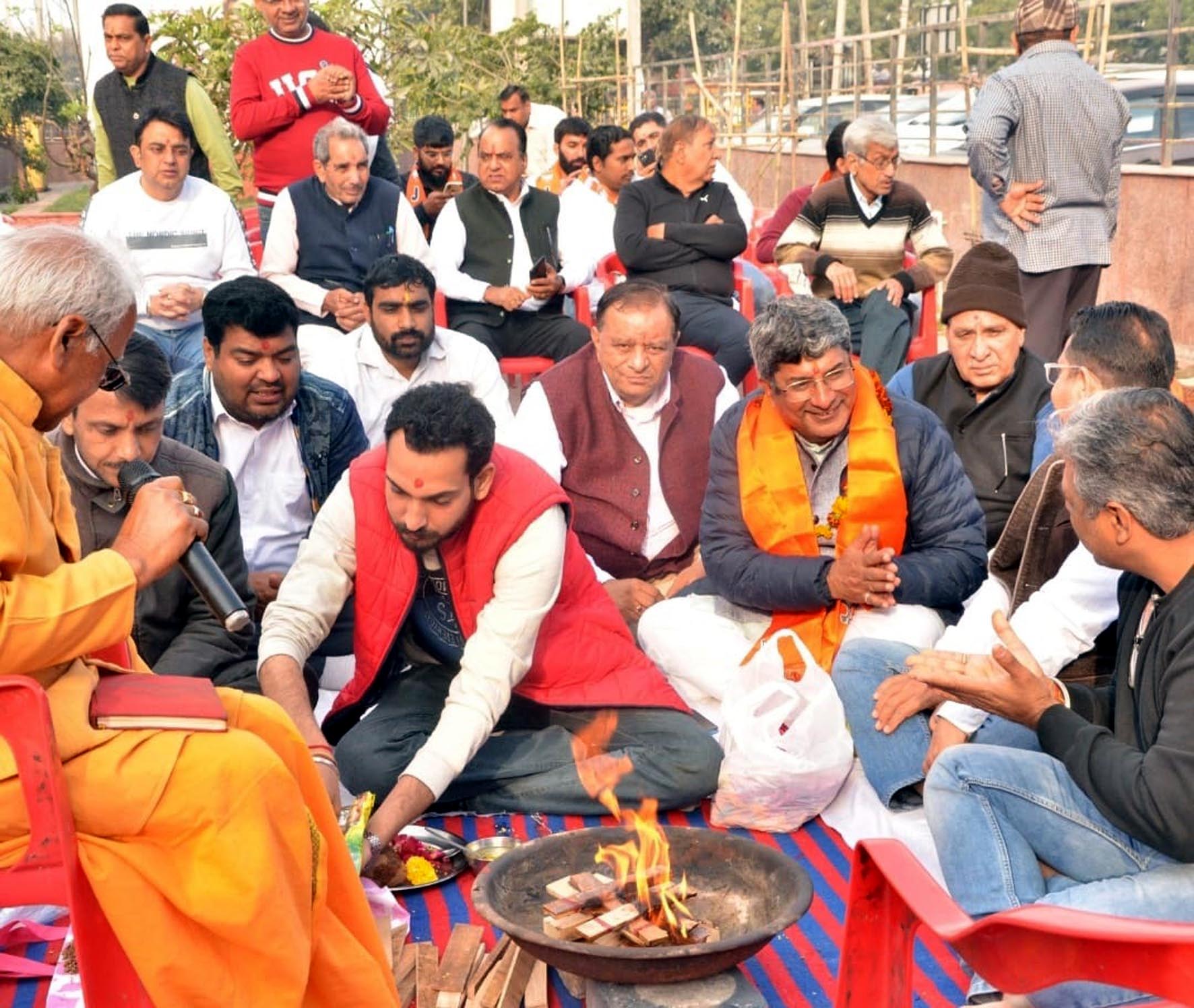 शहीद मदनलाल ढींगड़ा चौक पर आयोजित हवन में आहुति डालते गणमान्य लोग व शहीद मदन लाल ढींगड़ा को माल्यार्पण करते लोग। शहीद मदनलाल ढींगड़ा चौक पर आयोजित हवन में आहुति डालते गणमान्य लोग व शहीद मदन लाल ढींगड़ा को माल्यार्पण करते लोग।