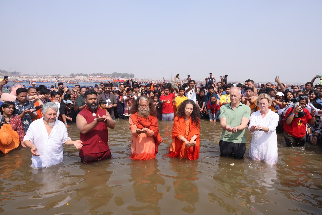 संगम स्नान संगम स्नान