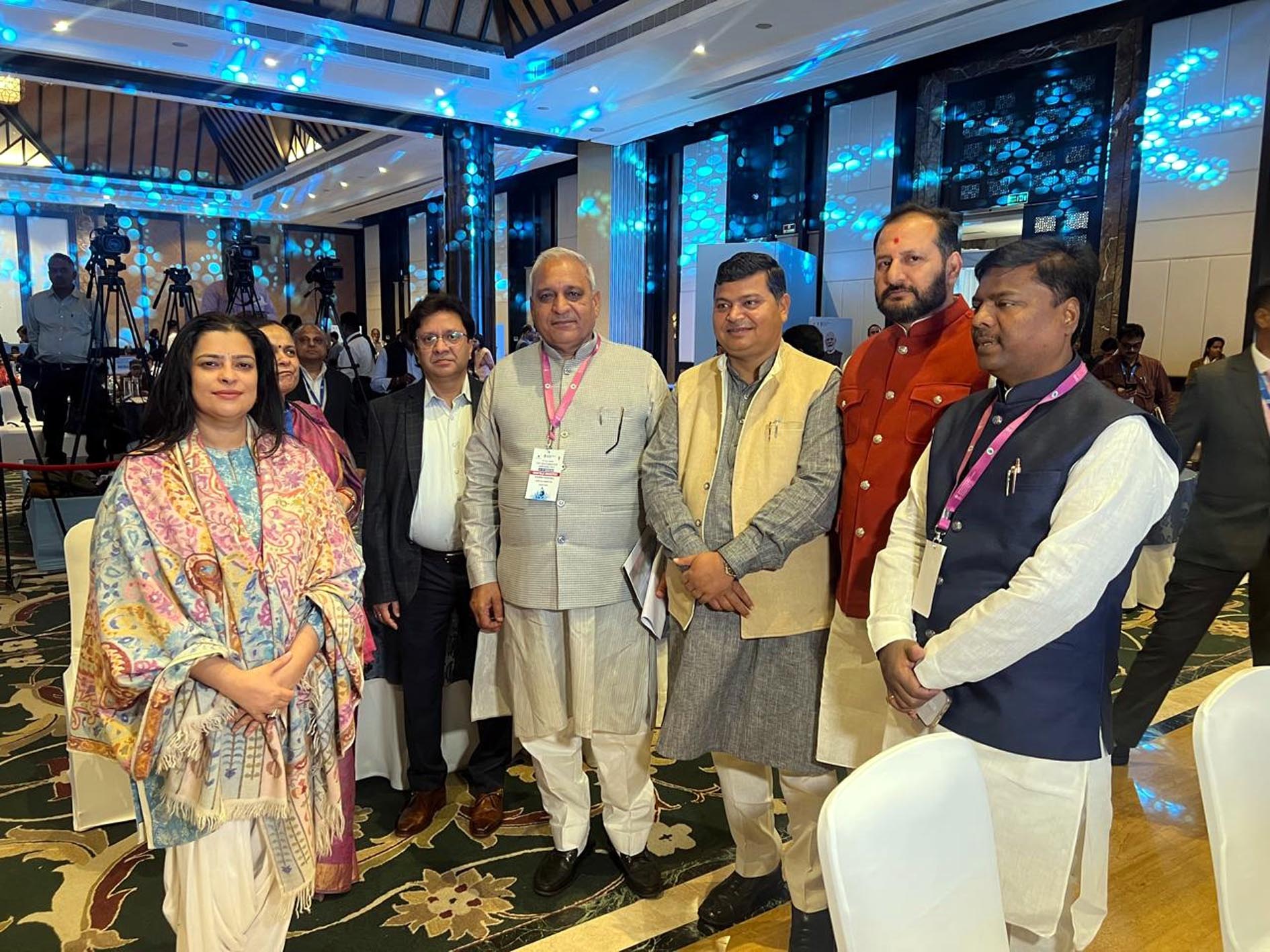 कांफ्रेंस में मौजूद कैबिनेट मंत्री रणबीर गंगवा तथा सिंचाई मंत्री श्रुति चौधरी। कांफ्रेंस में मौजूद कैबिनेट मंत्री रणबीर गंगवा तथा सिंचाई मंत्री श्रुति चौधरी।