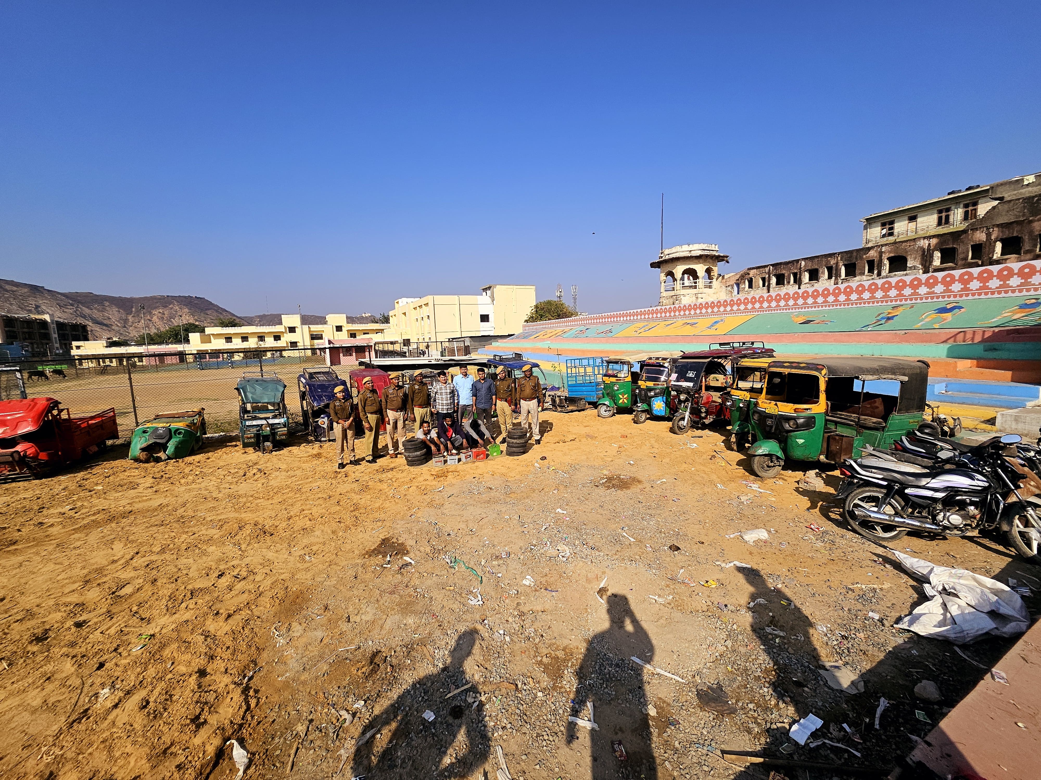 थ्री व्हीलर और दुपहिया वाहन चोरी करने वाली गैंग का पर्दाफाश
