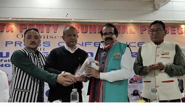केंद्रीय बजट 2025-26 पर प्रदेश भाजपा द्वारा आयोजित सेमिनार में शामिल केंद्रीय राज्य मंत्री जॉर्ज कुरियन का स्वागत करते भाजपा के नेता। केंद्रीय बजट 2025-26 पर प्रदेश भाजपा द्वारा आयोजित सेमिनार में शामिल केंद्रीय राज्य मंत्री जॉर्ज कुरियन का स्वागत करते भाजपा के नेता।