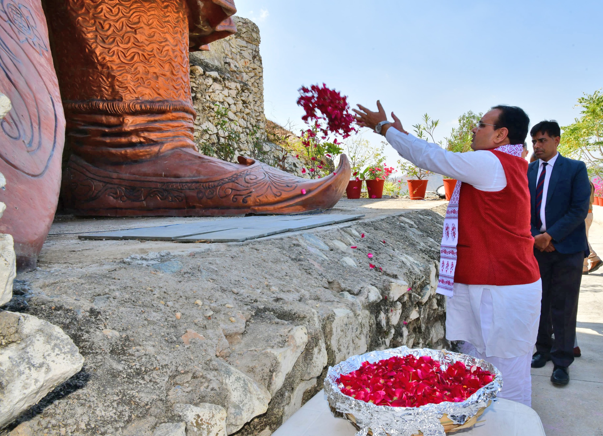 महाराणा प्रताप को नमन के बाद सीएम व केन्द्रीय मंत्री ने किया जल संचय अभियान का शुभारंभ महाराणा प्रताप को नमन के बाद सीएम व केन्द्रीय मंत्री ने किया जल संचय अभियान का शुभारंभ