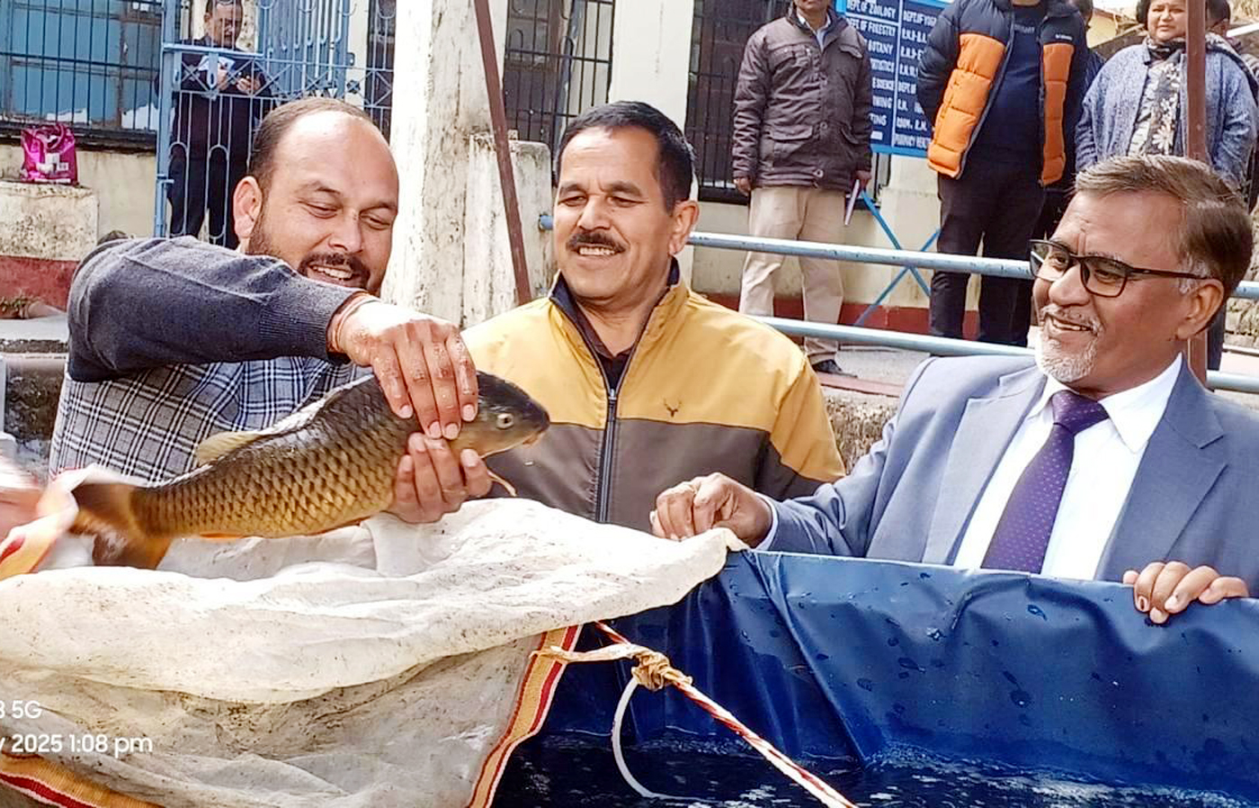 कुमाऊं विश्वविद्यालय को जैव फ्लॉक विधि से मत्स्य पालन में मिली बड़ी सफलता, 30 किलोग्राम मछली का उत्पादन एवं विक्रय