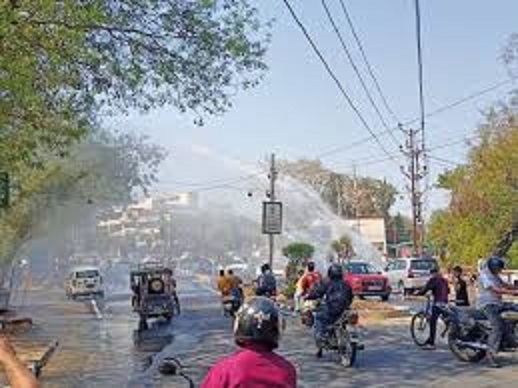 भोपाल के कोलार इलाके में पाइप लाइन फूटी भोपाल के कोलार इलाके में पाइप लाइन फूटी
