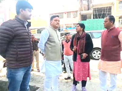 खाली पड़ी जमीनों का किया स्थलीय निरीक्षण खाली पड़ी जमीनों का किया स्थलीय निरीक्षण