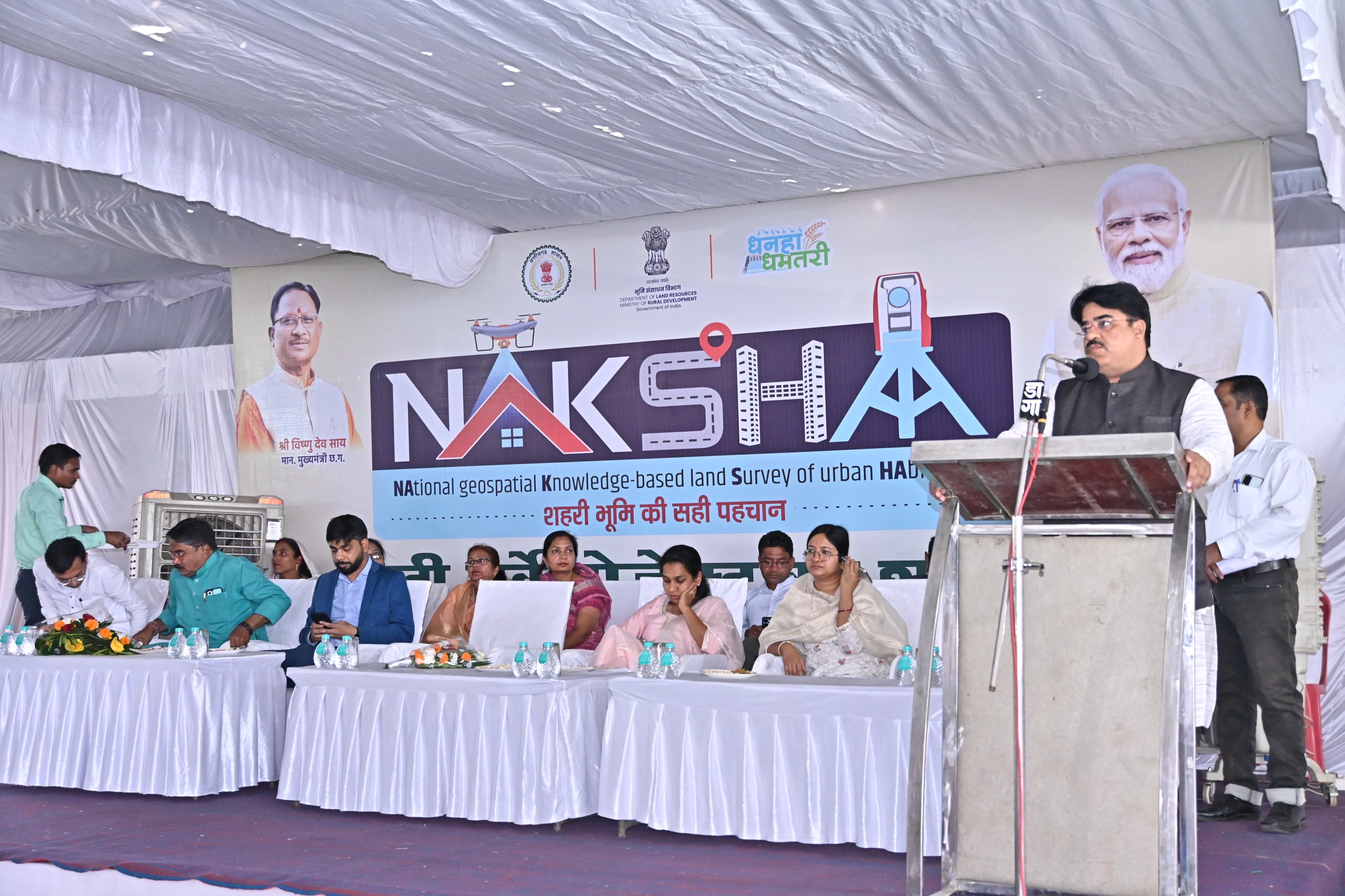 कार्यक्रम को संबोधित करते हुए नगर निगम धमतरी के महापौर रामू रोहरा व अन्य अतिथि उपस्थित। कार्यक्रम को संबोधित करते हुए नगर निगम धमतरी के महापौर रामू रोहरा व अन्य अतिथि उपस्थित।