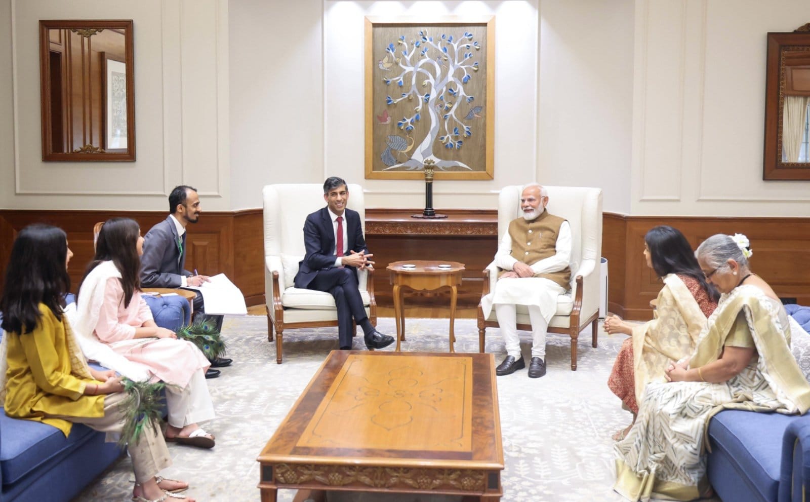प्रधानमंत्री मोदी और पूर्व ब्रिटिश पीएम ऋषि सुनक की मुलाकात प्रधानमंत्री मोदी और पूर्व ब्रिटिश पीएम ऋषि सुनक की मुलाकात
