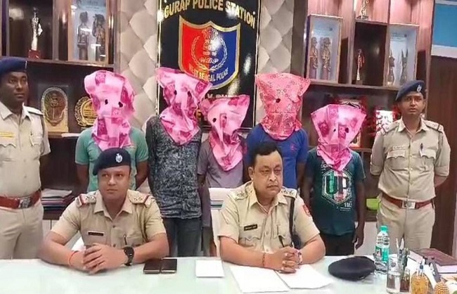 कुख्यात 'बैटरी चोर गिरोह' कुख्यात 'बैटरी चोर गिरोह'