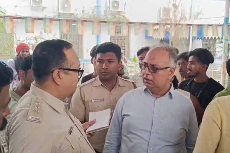 स्कूल में झगड़े के दौरान छात्र की मौत, अभिभावकों ने किया हंगामा स्कूल में झगड़े के दौरान छात्र की मौत, अभिभावकों ने किया हंगामा