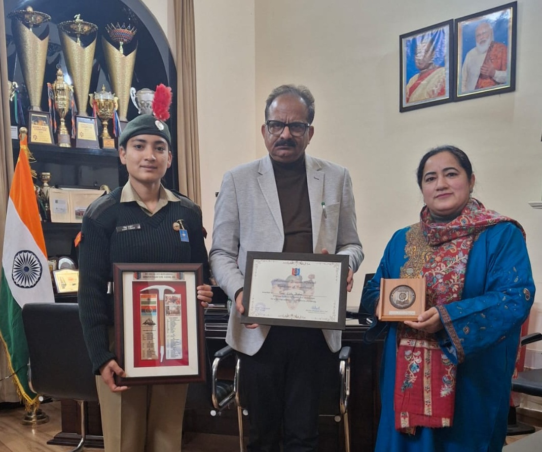 एनसीसी में उत्कृष्ट उपलब्धियों के लिए सम्मानित किया एनसीसी में उत्कृष्ट उपलब्धियों के लिए सम्मानित किया
