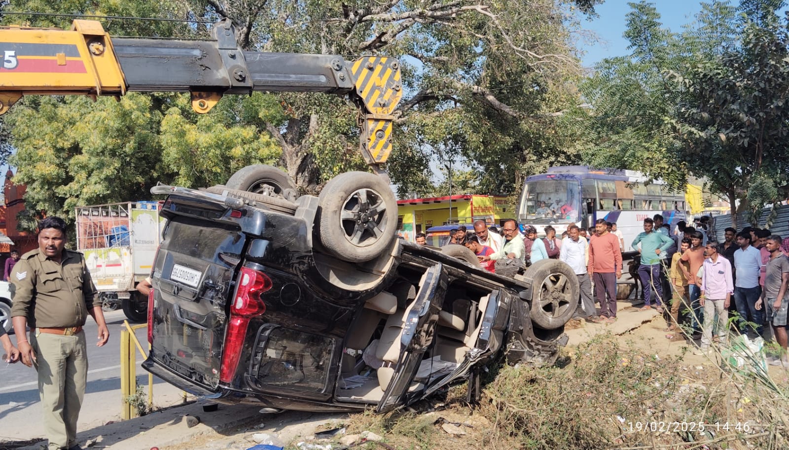 अनियंत्रित स्कॉर्पियो पलटी, चालक समेत पांच घायल अनियंत्रित स्कॉर्पियो पलटी, चालक समेत पांच घायल