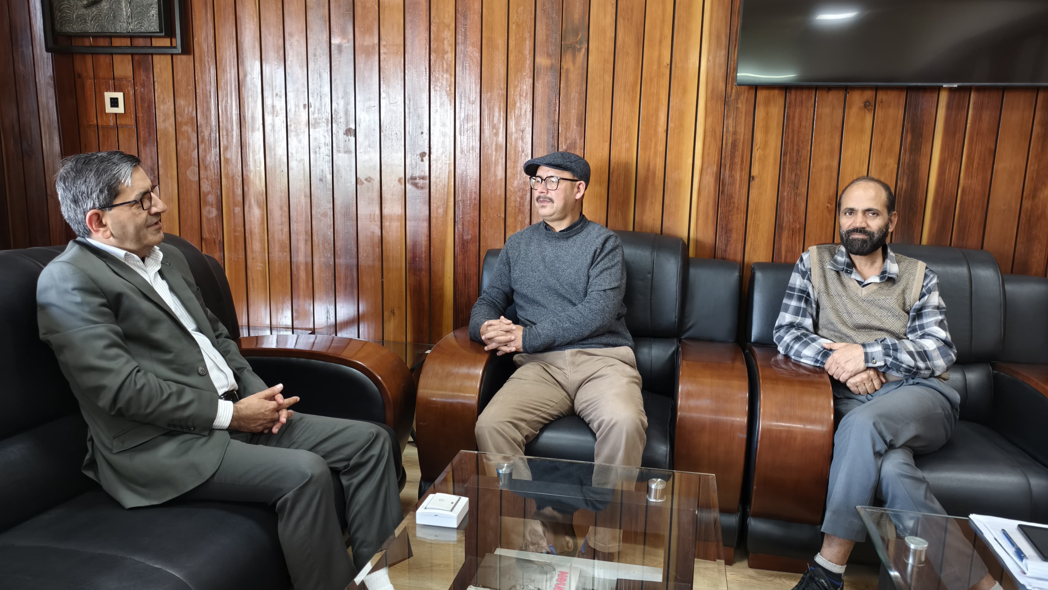 आईआईआईएम और एनआईएसआर लेह ने पारंपरिक चिकित्सा पर सहयोग को मजबूत किया आईआईआईएम और एनआईएसआर लेह ने पारंपरिक चिकित्सा पर सहयोग को मजबूत किया