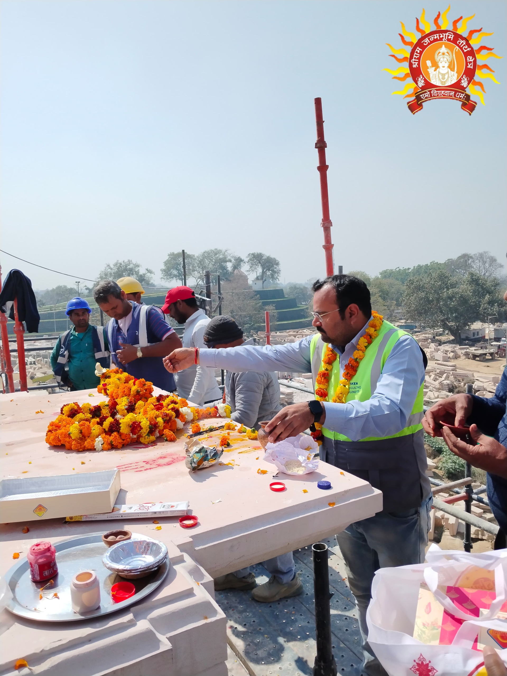 श्रीराम जन्मभूमि मंदिर : परकोटे के हनुमान मंदिर के शिखर का कार्य प्रारम्भ श्रीराम जन्मभूमि मंदिर : परकोटे के हनुमान मंदिर के शिखर का कार्य प्रारम्भ