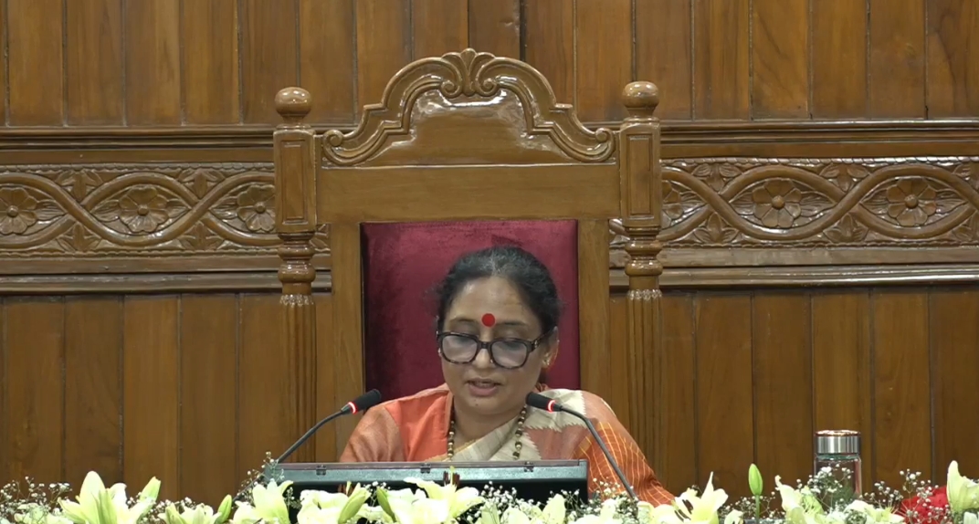 विधानसभा अध्यक्ष ऋतु खंडूडी भूषण सत्र का संचालन करती। विधानसभा अध्यक्ष ऋतु खंडूडी भूषण सत्र का संचालन करती।