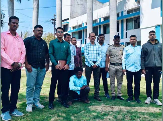 फोटो: यवतमाल में गिरफ्तार नक्सली फोटो: यवतमाल में गिरफ्तार नक्सली