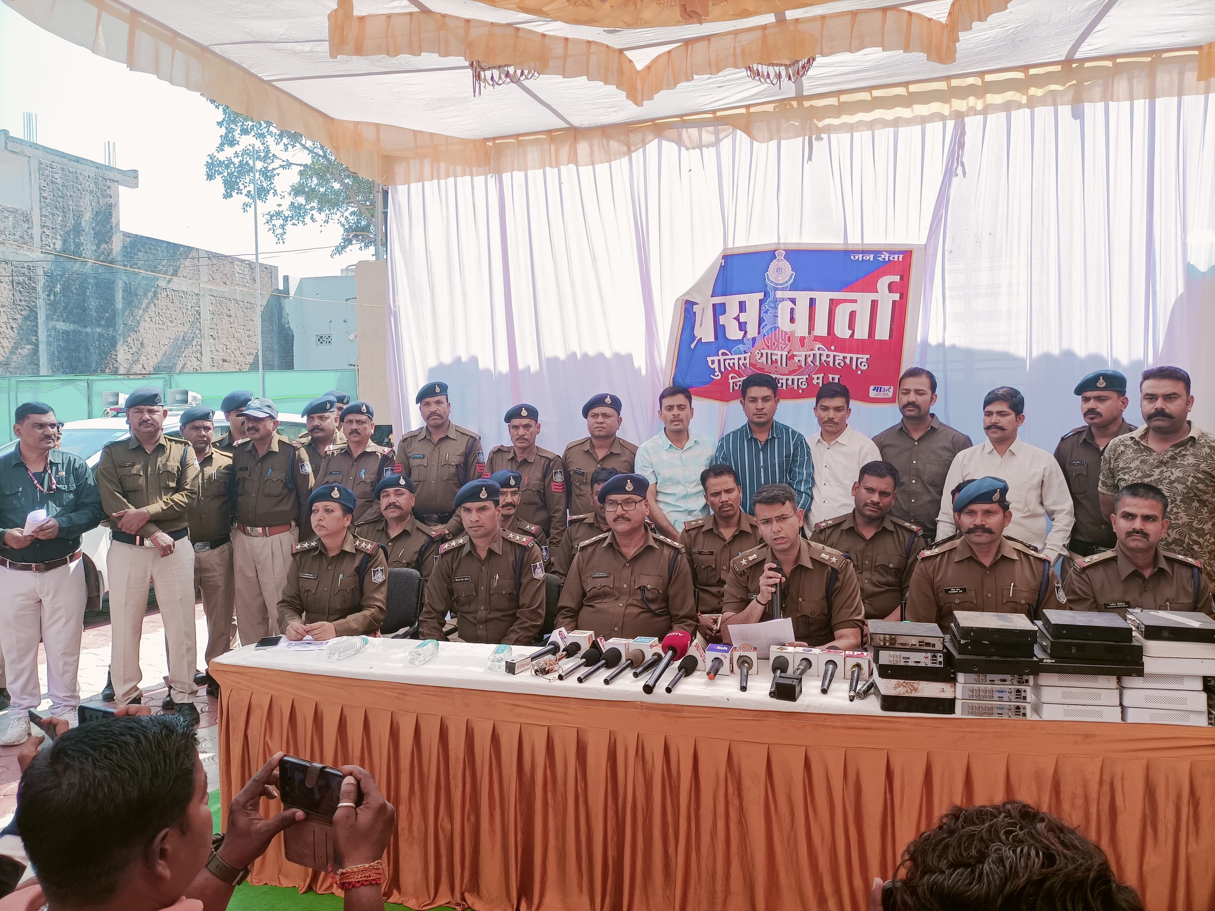 दुष्कर्म करने वाला आरोपित गिरफ्तार दुष्कर्म करने वाला आरोपित गिरफ्तार