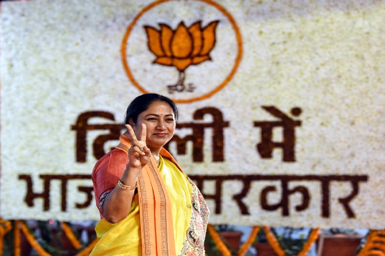 उपराज्यपाल ने रेखा गुप्ता को सरकार बनाने के लिए किया आमंत्रित उपराज्यपाल ने रेखा गुप्ता को सरकार बनाने के लिए किया आमंत्रित