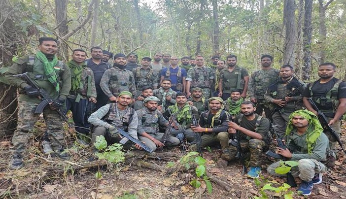 मुठभेड़ के बाद हॉक फोर्स मुठभेड़ के बाद हॉक फोर्स