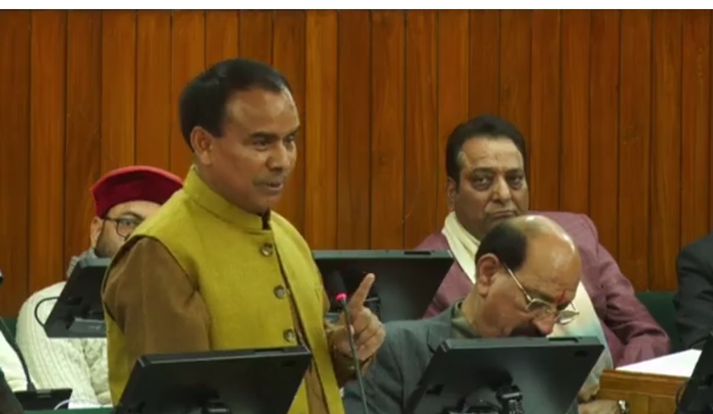 शिक्षा, स्वास्थ्य व सहकारिता मंत्री धन सिंह रावत सदन में। शिक्षा, स्वास्थ्य व सहकारिता मंत्री धन सिंह रावत सदन में।