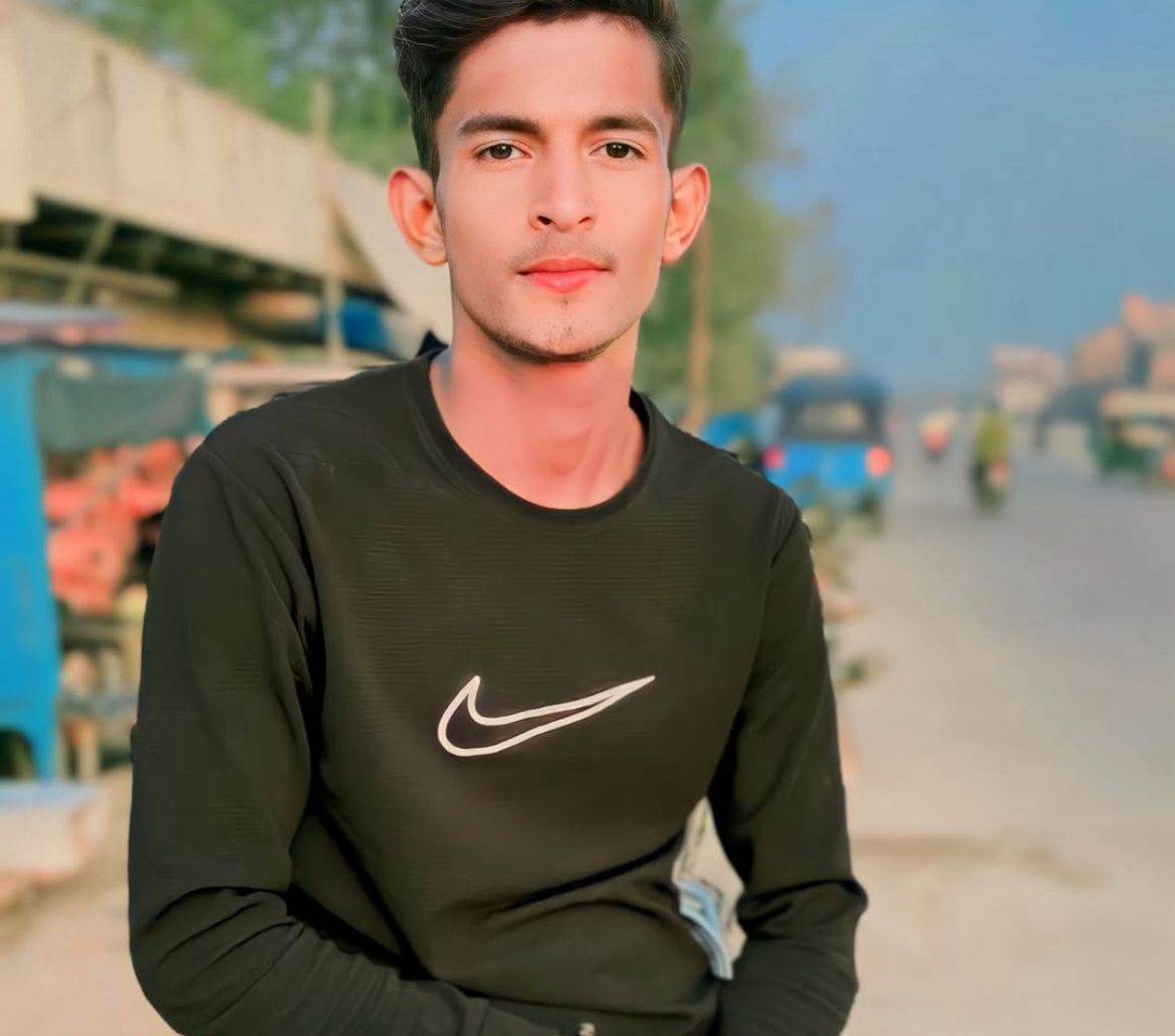 मृत विवेक की फाइल फोटो मृत विवेक की फाइल फोटो