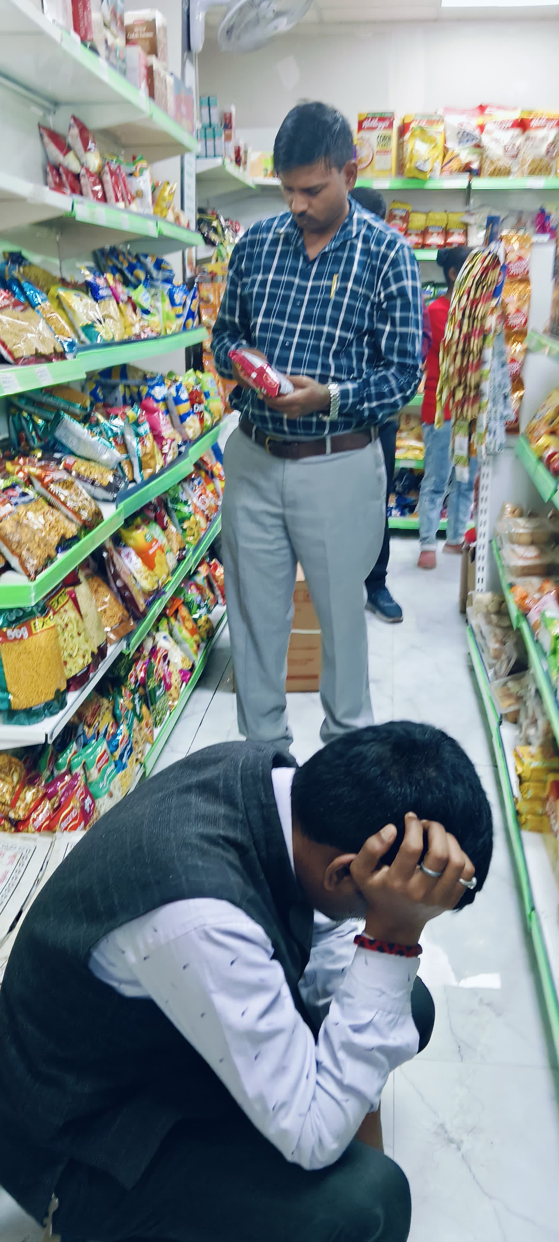 *विभाग ने चाय पत्ती, घी ,दाल का लिया नमूना* *विभाग ने चाय पत्ती, घी ,दाल का लिया नमूना*