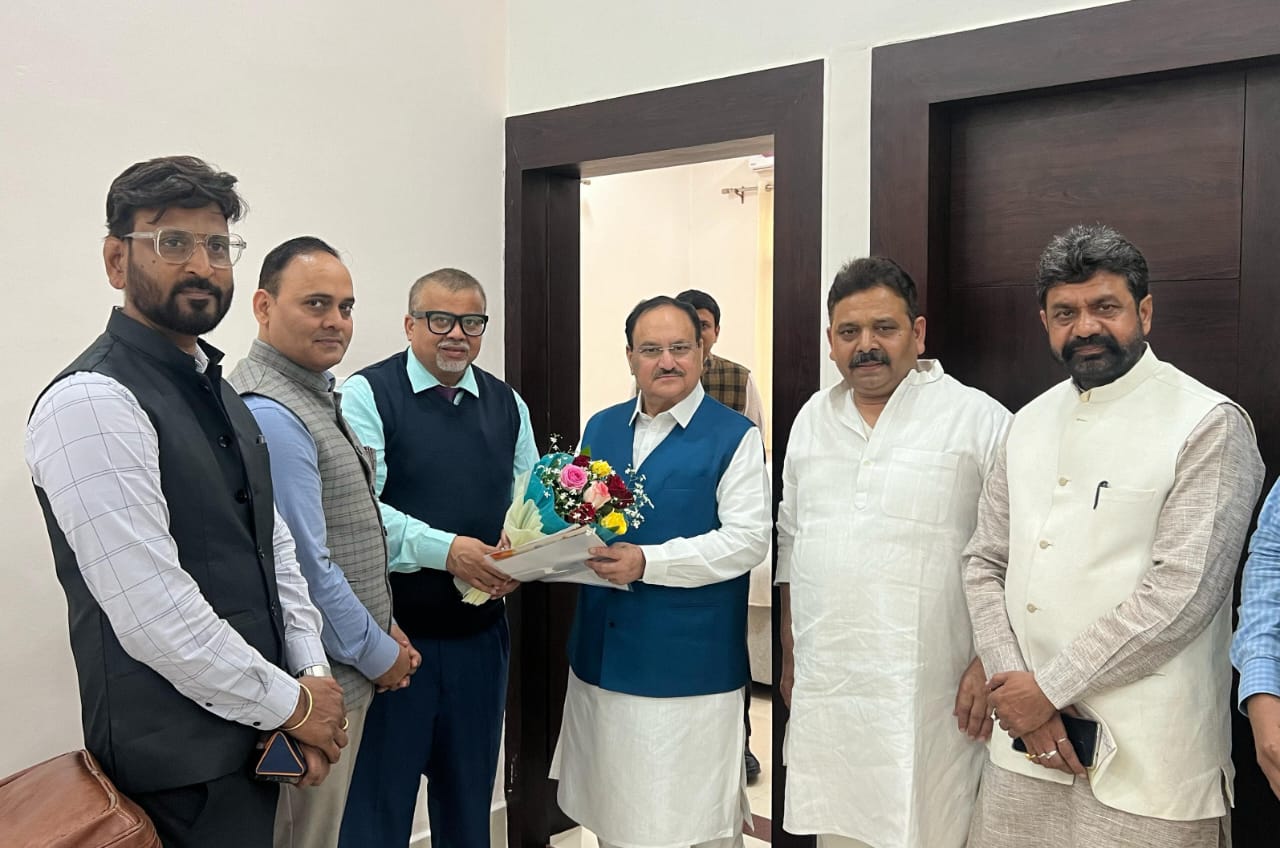 जेपी नड्डा के साथ बीएचयू न्यूरोलॉजी विभाग के प्रोफेसर जेपी नड्डा के साथ बीएचयू न्यूरोलॉजी विभाग के प्रोफेसर