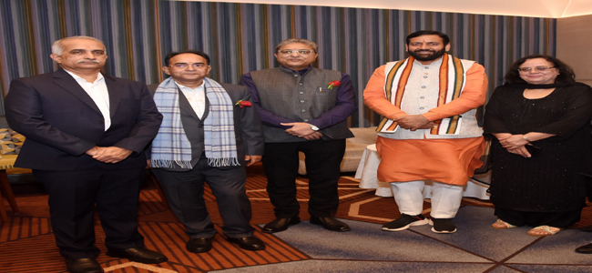 हरियाणा के मुख्यमंत्री नायब सैनी रावी और ब्यास जल न्यायाधिकरण प्रतिनिधियाें के साथ हरियाणा के मुख्यमंत्री नायब सैनी रावी और ब्यास जल न्यायाधिकरण प्रतिनिधियाें के साथ