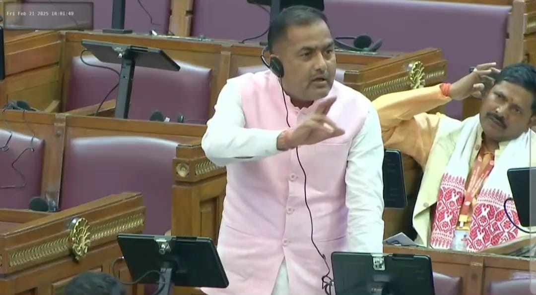 विधानसभा में राज्यपाल के बजट पर हुए अभिभाषण पर धन्यवाद प्रस्ताव पर चर्चा पर संबाेधित करते कुंदरकी विधायक रामवीर सिंह विधानसभा में राज्यपाल के बजट पर हुए अभिभाषण पर धन्यवाद प्रस्ताव पर चर्चा पर संबाेधित करते कुंदरकी विधायक रामवीर सिंह