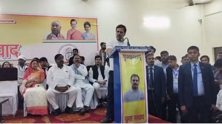 युवा संवाद कार्यक्रम में बोलते राहुल युवा संवाद कार्यक्रम में बोलते राहुल