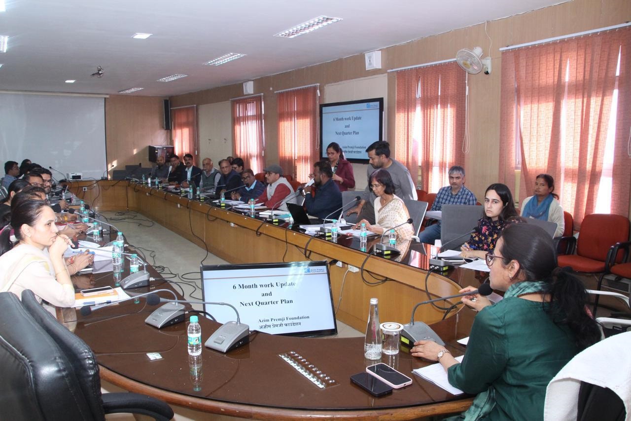 शिक्षा संकुल के सभागार में आरईआई-एनजीओ पार्टनर्स की समीक्षा बैठक शिक्षा संकुल के सभागार में आरईआई-एनजीओ पार्टनर्स की समीक्षा बैठक