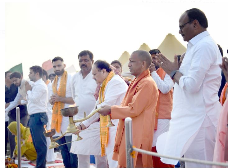 गंगा आरती करते भाजपा अध्यक्ष जेपी नड्डा गंगा आरती करते भाजपा अध्यक्ष जेपी नड्डा