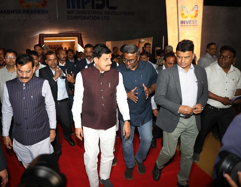 मुख्यमंत्री ने पं. खुशीलाल आयुर्वेदिक महाविद्यालय प्रांगण में स्थित टेंट सिटी का किया अवलोकन मुख्यमंत्री ने पं. खुशीलाल आयुर्वेदिक महाविद्यालय प्रांगण में स्थित टेंट सिटी का किया अवलोकन