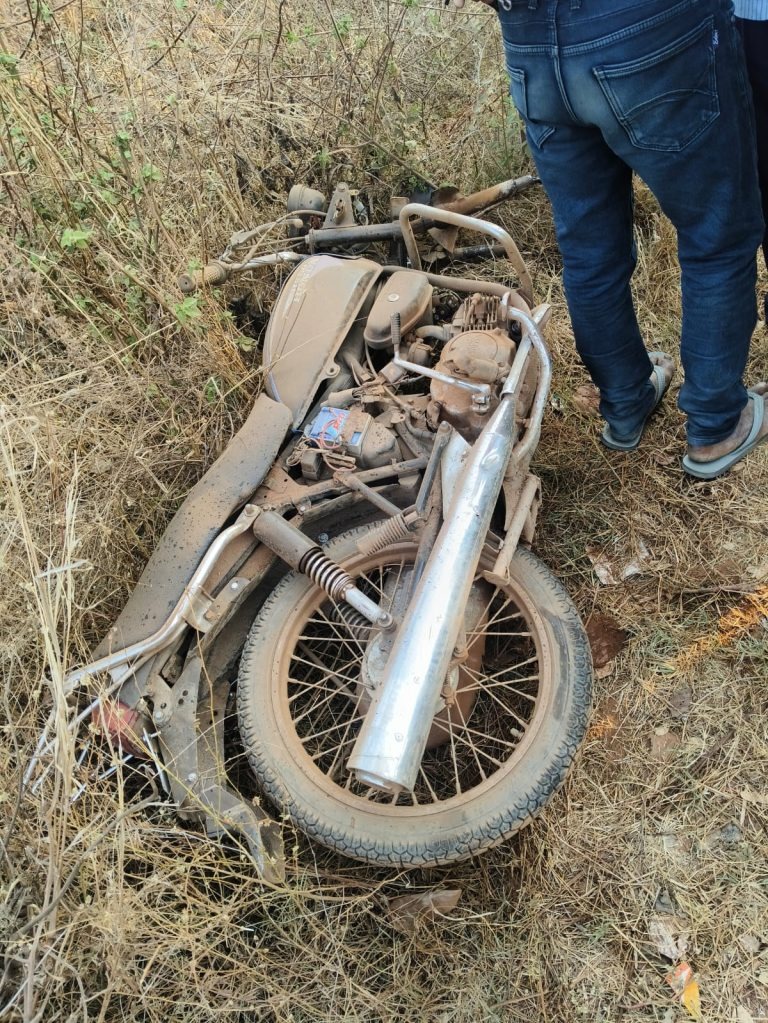 जांजगीर : तेज रफ्तार पिकअप ने बाइक सवार को मारी टक्कर, मौके पर हुई मौत जांजगीर : तेज रफ्तार पिकअप ने बाइक सवार को मारी टक्कर, मौके पर हुई मौत