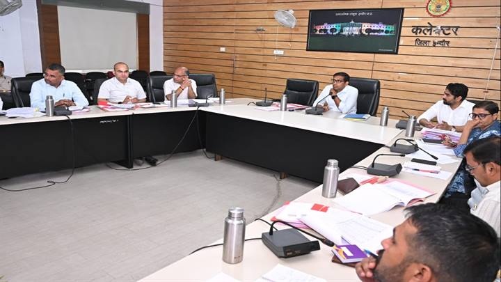 राजस्व अधिकारियों की बैठक राजस्व अधिकारियों की बैठक