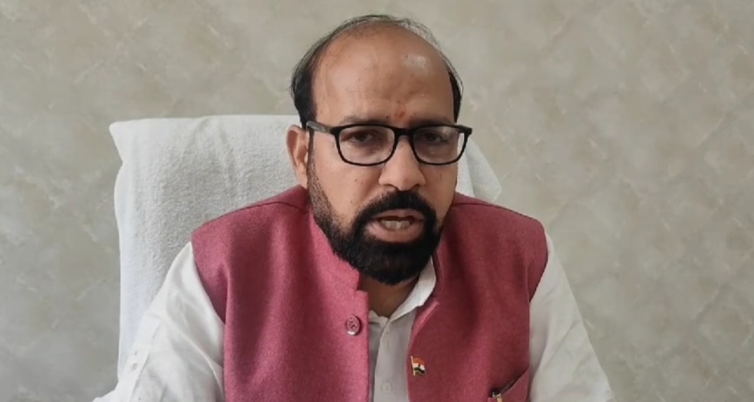 जानकारी देते हुए जिला अध्यक्ष राजेश सपरा जानकारी देते हुए जिला अध्यक्ष राजेश सपरा