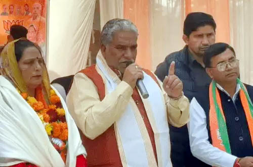 बल्लभगढ़ में हरियाणा के कैबिनेट मंत्री कृष्ण लाल पंवार निकाय चुनाव को लेकर लोगों संबोधित करते हुए बल्लभगढ़ में हरियाणा के कैबिनेट मंत्री कृष्ण लाल पंवार निकाय चुनाव को लेकर लोगों संबोधित करते हुए