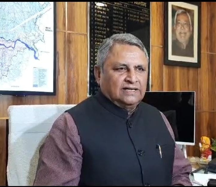 संसदीय कार्य मंत्री विजय चौधरी बातें करते हुए संसदीय कार्य मंत्री विजय चौधरी बातें करते हुए