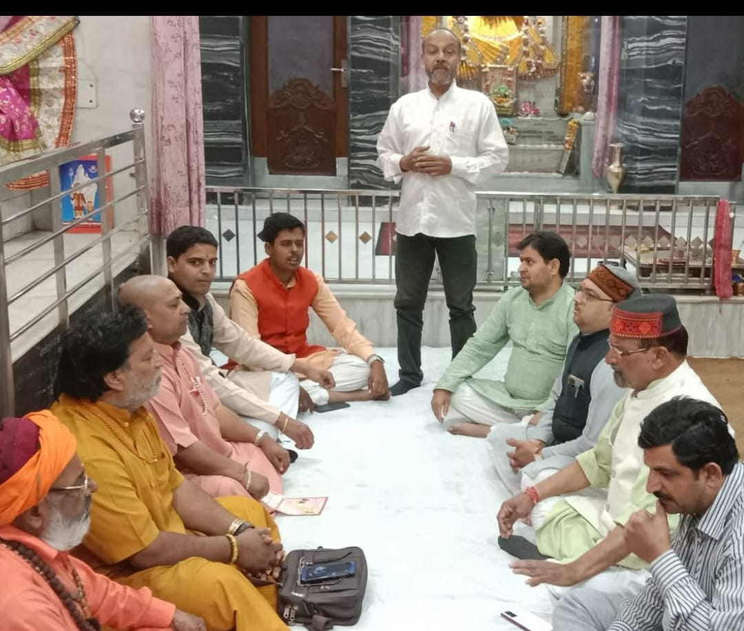 राष्ट्रीय पुजारी परिषद की बैठक को संबोधित करते श्याम कृष्ण रस्तोगी राष्ट्रीय पुजारी परिषद की बैठक को संबोधित करते श्याम कृष्ण रस्तोगी