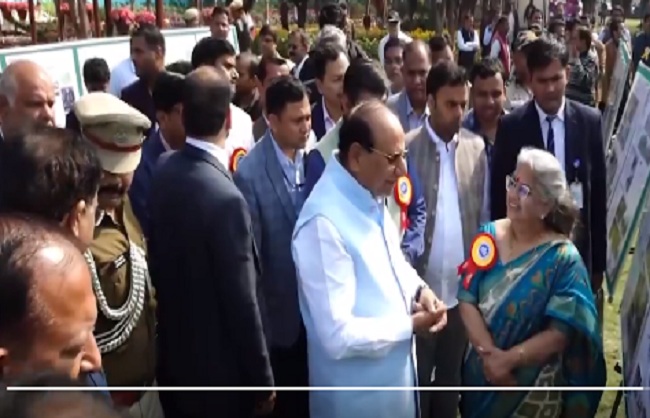 उप राज्यपाल विनय कुमार सक्सेना पुष्प महोत्सव में शामिल हुए उप राज्यपाल विनय कुमार सक्सेना पुष्प महोत्सव में शामिल हुए