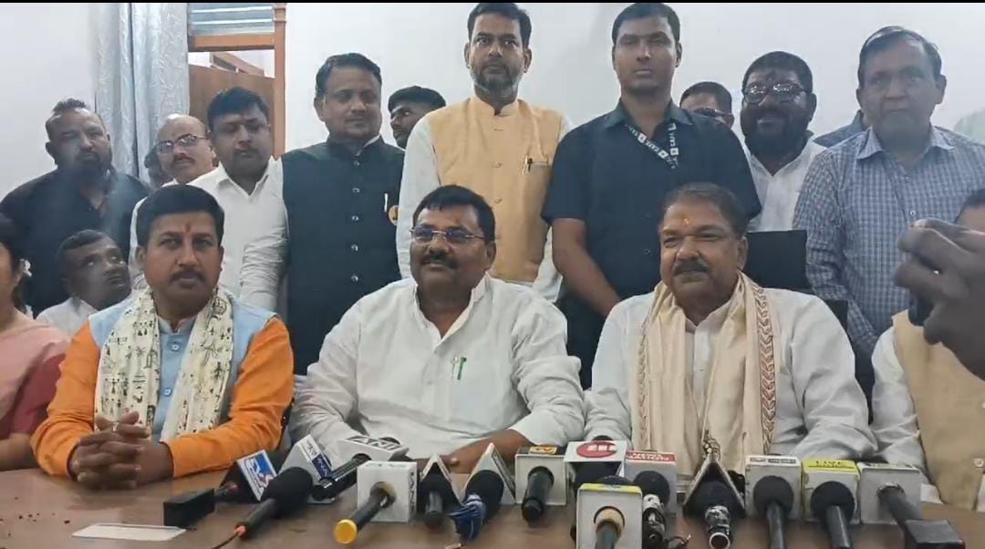 प्रेस वार्ता करते जदयू और भाजपा के प्रदेश अध्यक्ष प्रेस वार्ता करते जदयू और भाजपा के प्रदेश अध्यक्ष