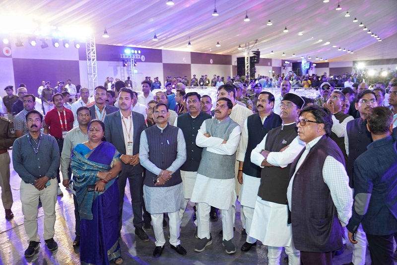 मुख्यमंत्री मोहन यादव तैयारियों का मुआयना करते हुए मुख्यमंत्री मोहन यादव तैयारियों का मुआयना करते हुए