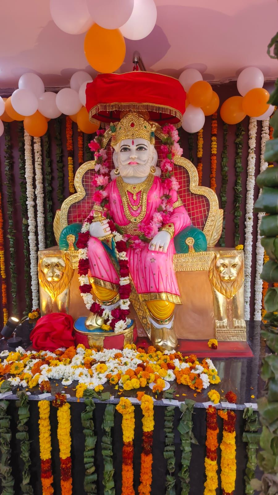 धूमधाम से आयोजित हुआ महाराजा अग्रसेन जी की भव्य प्रतिमा का अनावरण धूमधाम से आयोजित हुआ महाराजा अग्रसेन जी की भव्य प्रतिमा का अनावरण