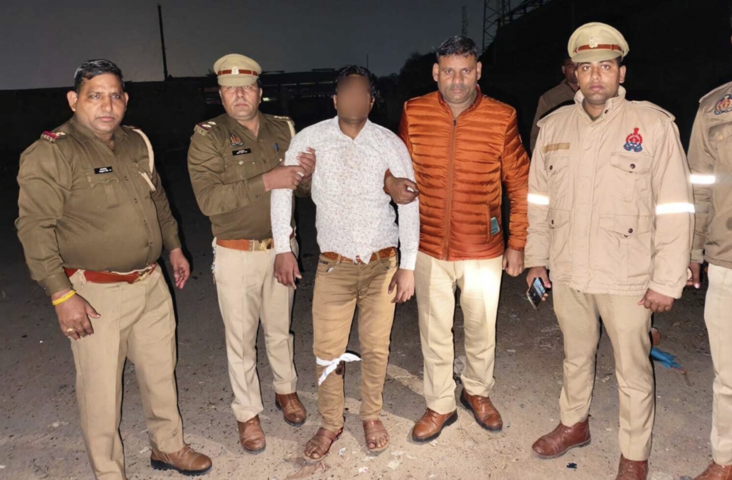गिरफ्तार अभियुक्त गिरफ्तार अभियुक्त