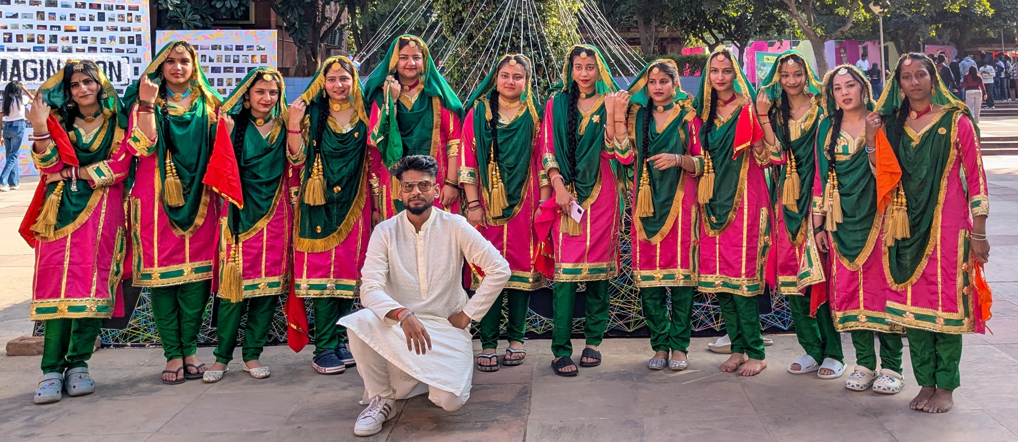 एसएमवीडीयू की टीम ने जयपुर के सांस्कृतिक उत्सव में शानदार प्रदर्शन किया एसएमवीडीयू की टीम ने जयपुर के सांस्कृतिक उत्सव में शानदार प्रदर्शन किया