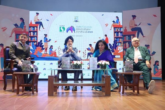 दिल्ली विश्वविद्यालय के लिटरेचर फेस्टिवल के दौरान एक पैनल चर्चा में पेट्रोलियम और प्राकृतिक गैस मंत्री हरदीप सिंह पुरी (बीच में), लेखिका लक्ष्मी पुरी, प्रधानमंत्री की आर्थिक सलाहकार परिषद के सदस्य संजीव सान्याल और करंजावाला एंड कंपनी के मैनेजिंग पार्टनर रेयान करंजावाला दिल्ली विश्वविद्यालय के लिटरेचर फेस्टिवल के दौरान एक पैनल चर्चा में पेट्रोलियम और प्राकृतिक गैस मंत्री हरदीप सिंह पुरी (बीच में), लेखिका लक्ष्मी पुरी, प्रधानमंत्री की आर्थिक सलाहकार परिषद के सदस्य संजीव सान्याल और करंजावाला एंड कंपनी के मैनेजिंग पार्टनर रेयान करंजावाला