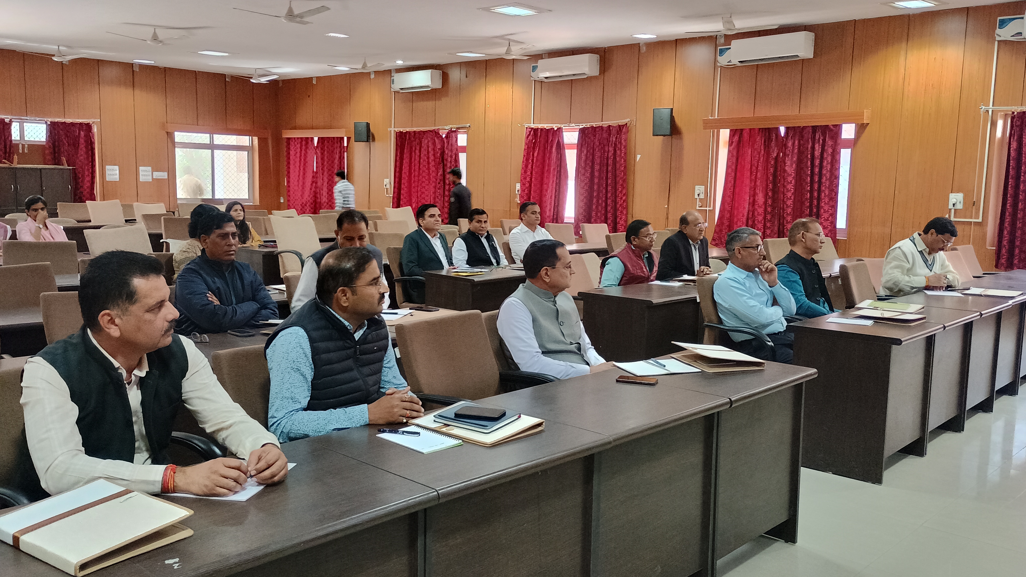 पूर्ण विधिक आधार एवं न्यायिक प्रक्रिया को अपनाते हुए निर्णय पारित करें राजस्व न्यायालय - हेमंत गैरा पूर्ण विधिक आधार एवं न्यायिक प्रक्रिया को अपनाते हुए निर्णय पारित करें राजस्व न्यायालय - हेमंत गैरा