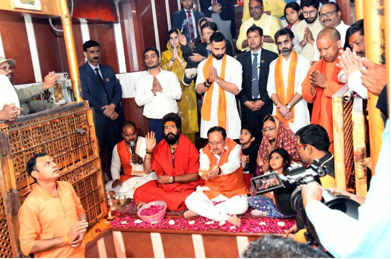 हनुमान मंदिर में पूजा करते जेपी नड्डा हनुमान मंदिर में पूजा करते जेपी नड्डा