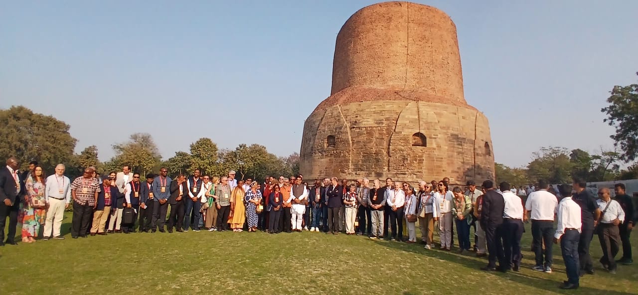 सारनाथ में विदेश मंत्री और विभिन्न देशों के राजदूत सारनाथ में विदेश मंत्री और विभिन्न देशों के राजदूत