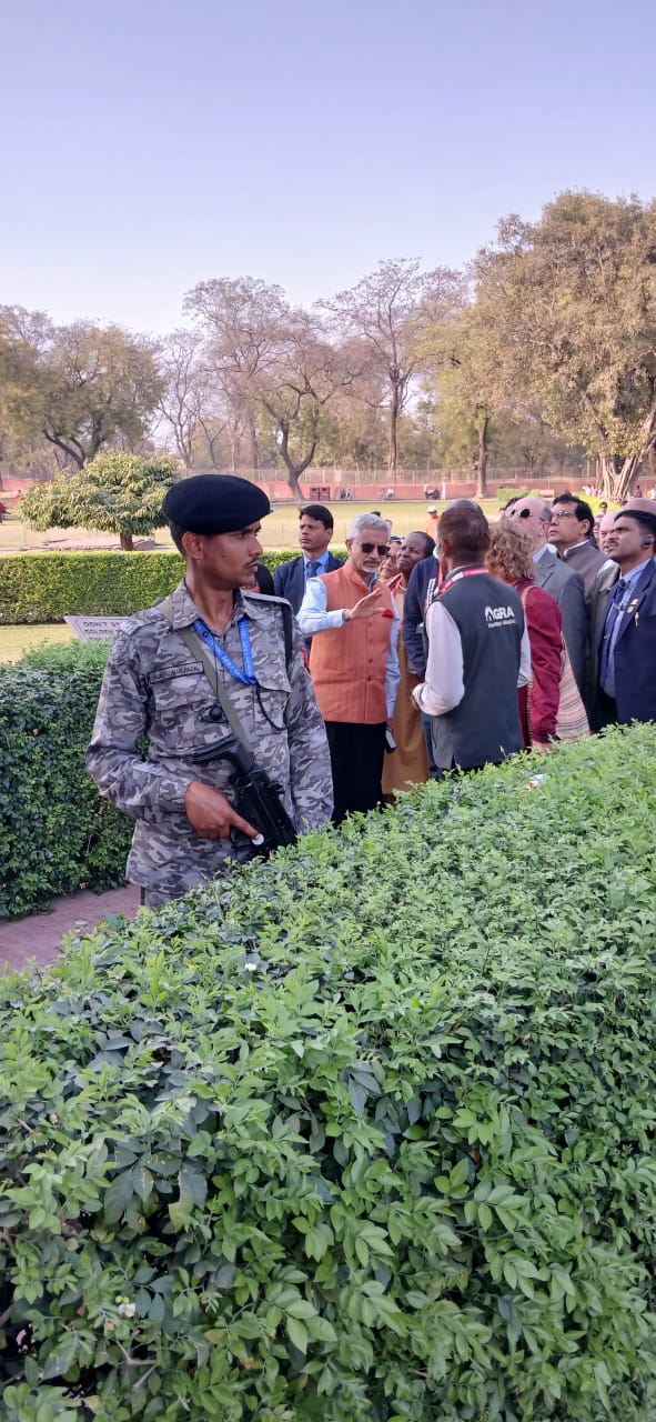 सारनाथ में विदेश मंत्री और विभिन्न देशों के राजदूत सारनाथ में विदेश मंत्री और विभिन्न देशों के राजदूत