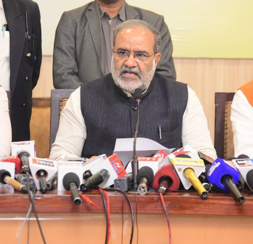 भाजपा के प्रदेश कार्यालय पर पत्रकारों से वार्ता करते भूपेन्द्र चौधरी (फोटो) भाजपा के प्रदेश कार्यालय पर पत्रकारों से वार्ता करते भूपेन्द्र चौधरी (फोटो)